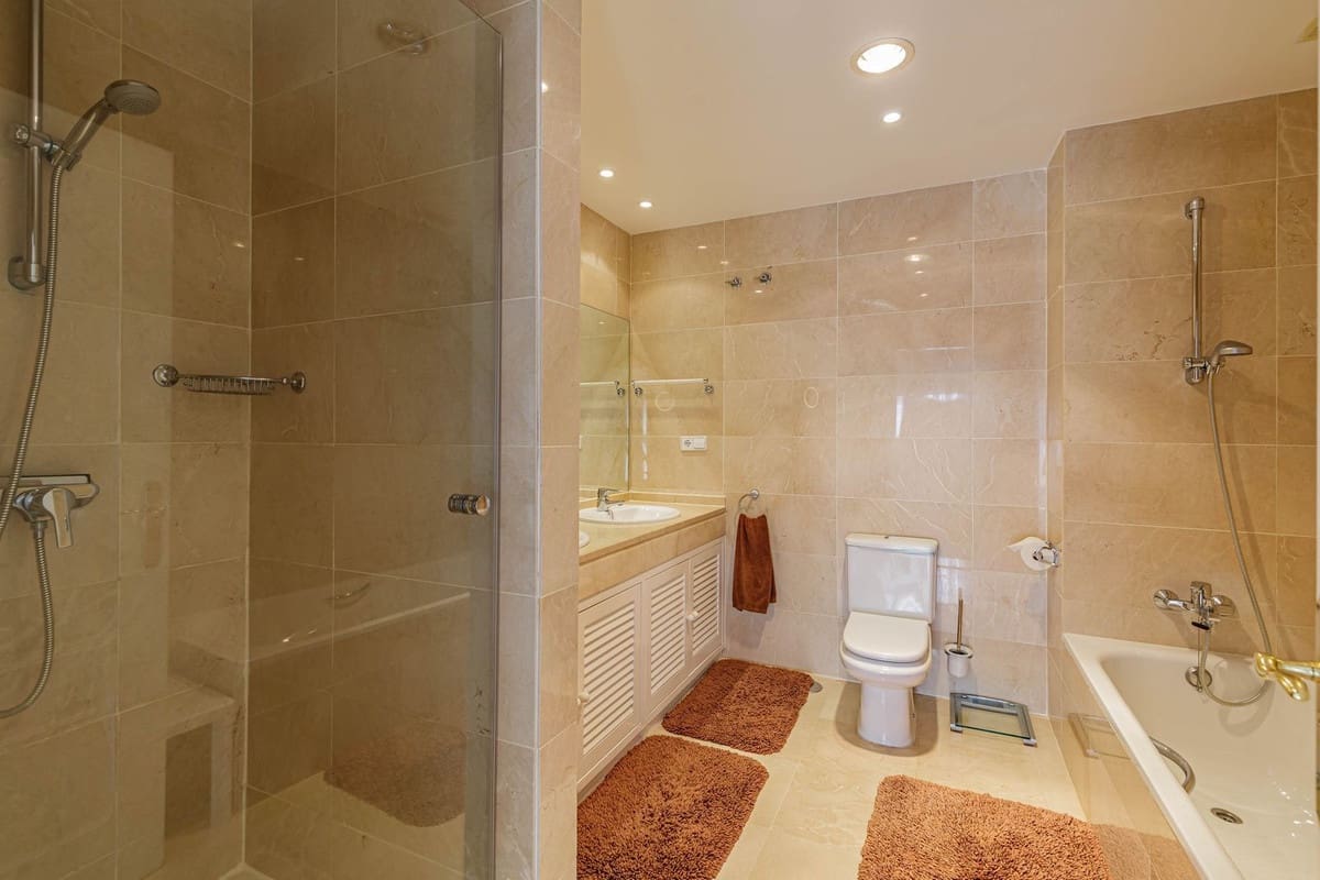 3 slaapkamer Appartement te koop in Los Arqueros met zwembad garage - € 895.000 (Ref: 9391068)