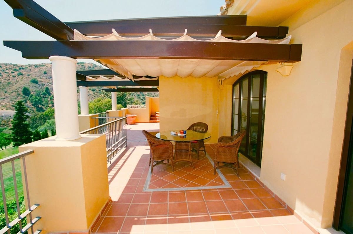 3 slaapkamer Appartement te koop in Los Arqueros met zwembad garage - € 895.000 (Ref: 9391068)