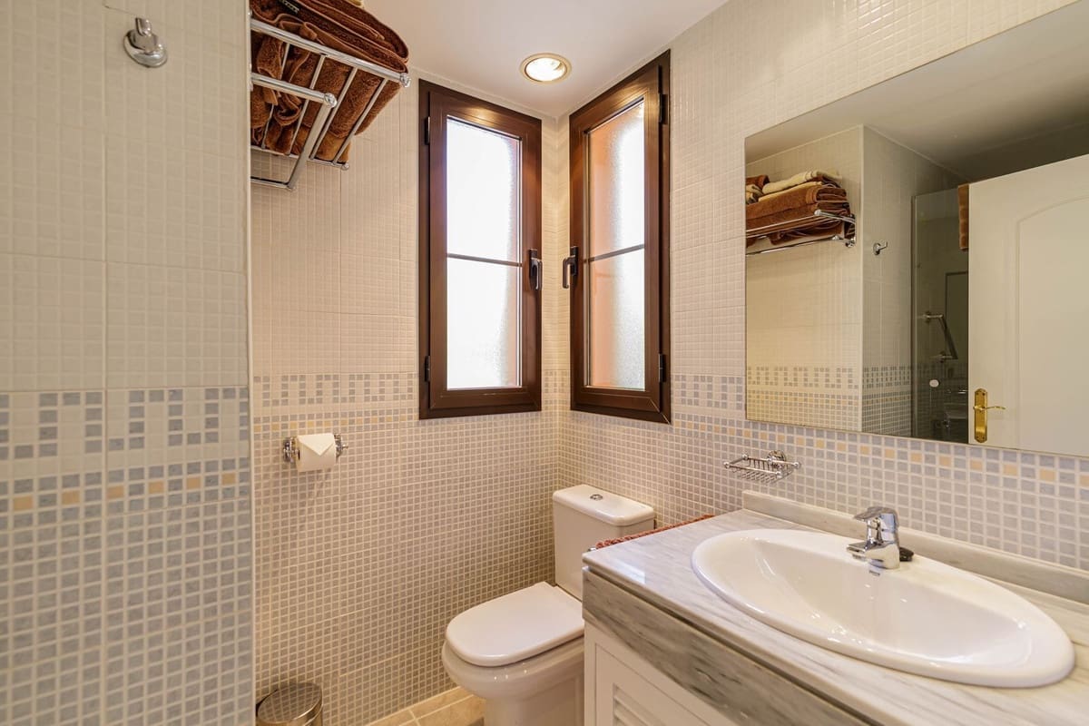 3 slaapkamer Appartement te koop in Los Arqueros met zwembad garage - € 895.000 (Ref: 9391068)