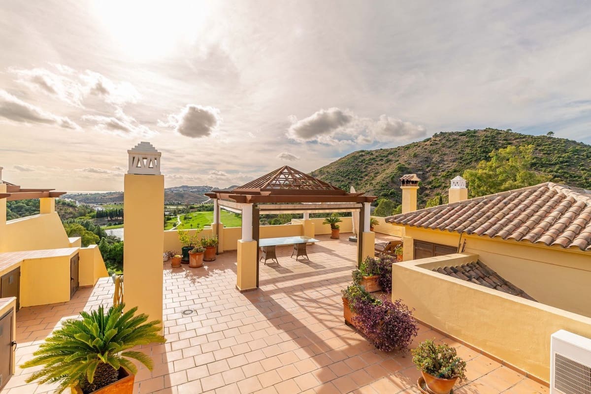 3 slaapkamer Appartement te koop in Los Arqueros met zwembad garage - € 895.000 (Ref: 9391068)