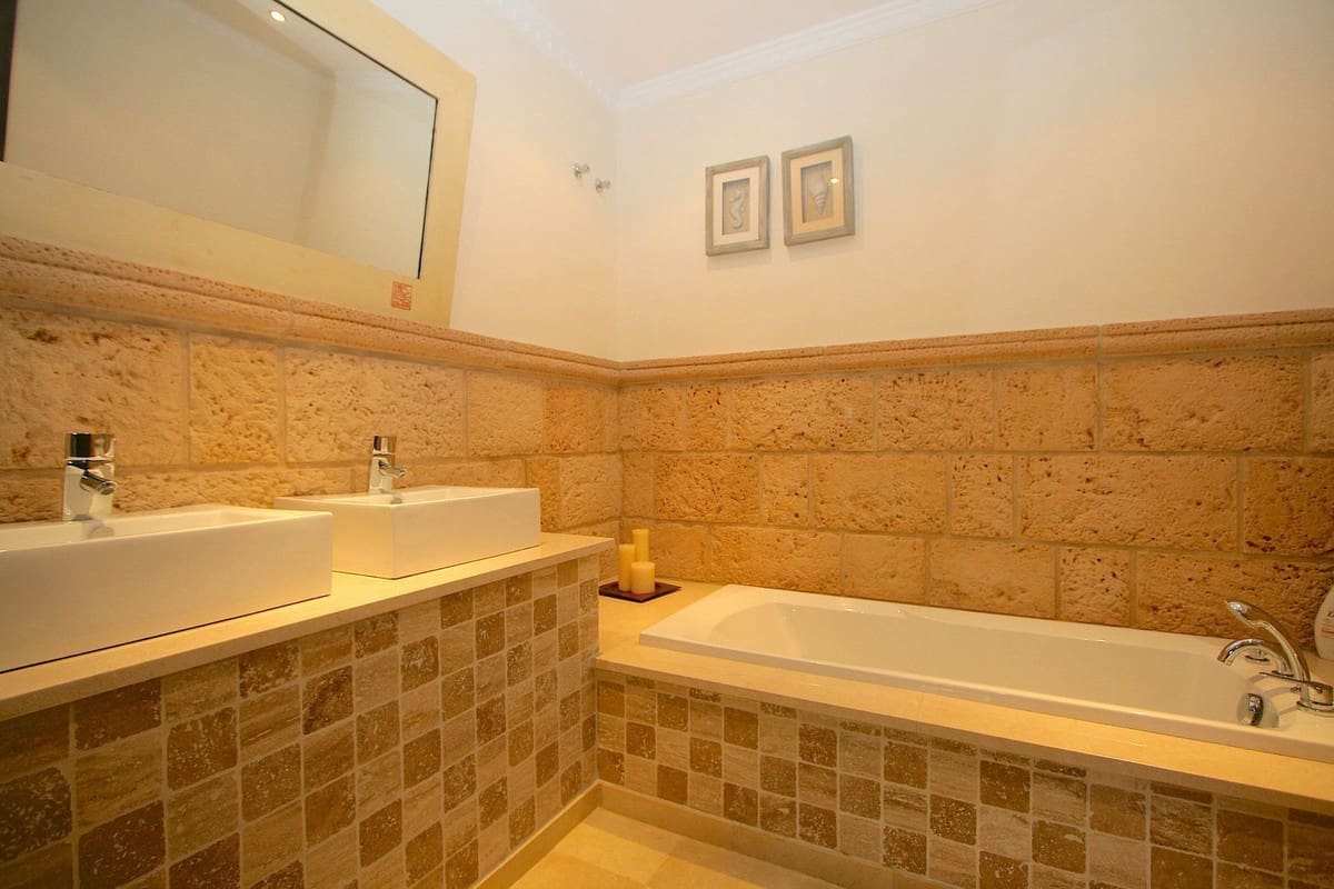 5 slaapkamer Villa te koop in Mijas met zwembad garage - € 1.850.000 (Ref: 9391069)