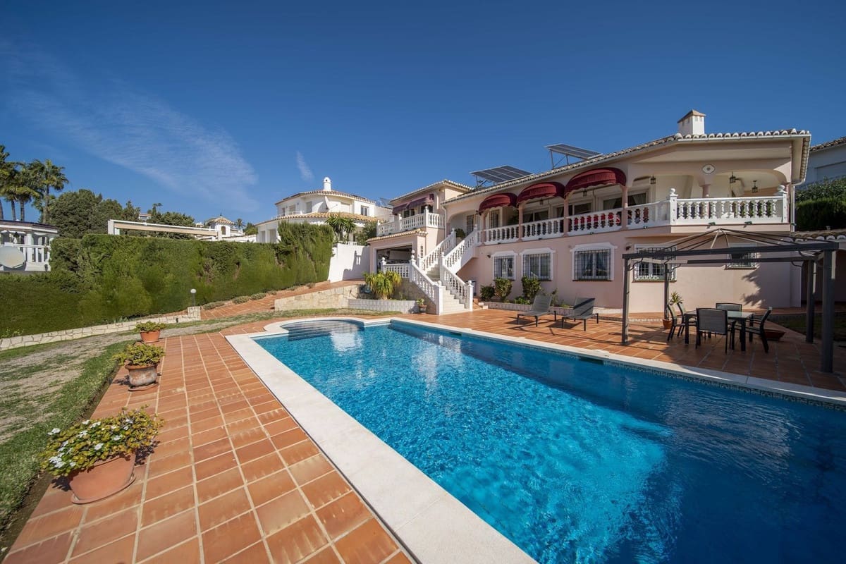 4 sypialnia Willa na sprzedaż w Mijas Costa z basenem garażem - 1 100 000 € (Ref: 9394486)