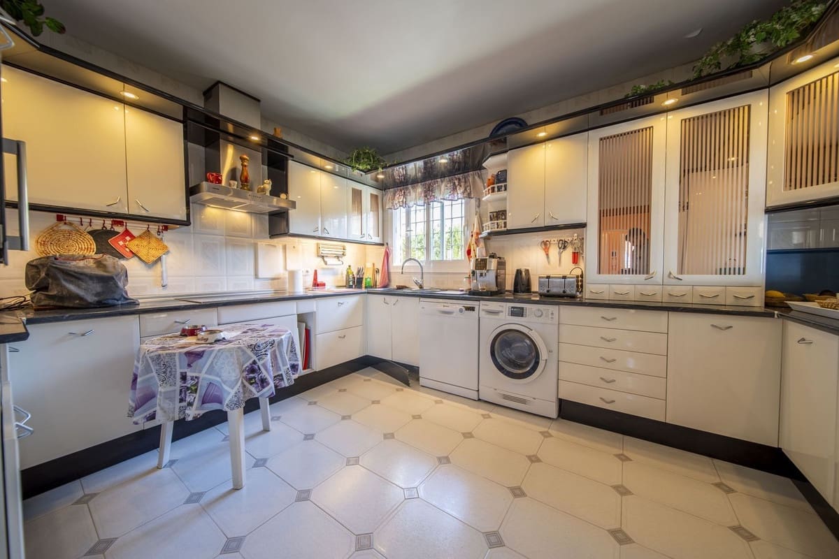 4 sypialnia Willa na sprzedaż w Mijas Costa z basenem garażem - 1 100 000 € (Ref: 9394486)