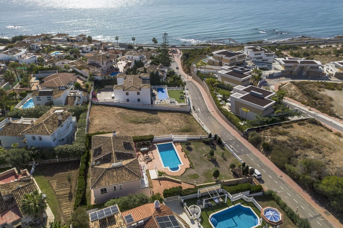 4 sypialnia Willa na sprzedaż w Mijas Costa z basenem garażem - 1 100 000 € (Ref: 9394486)