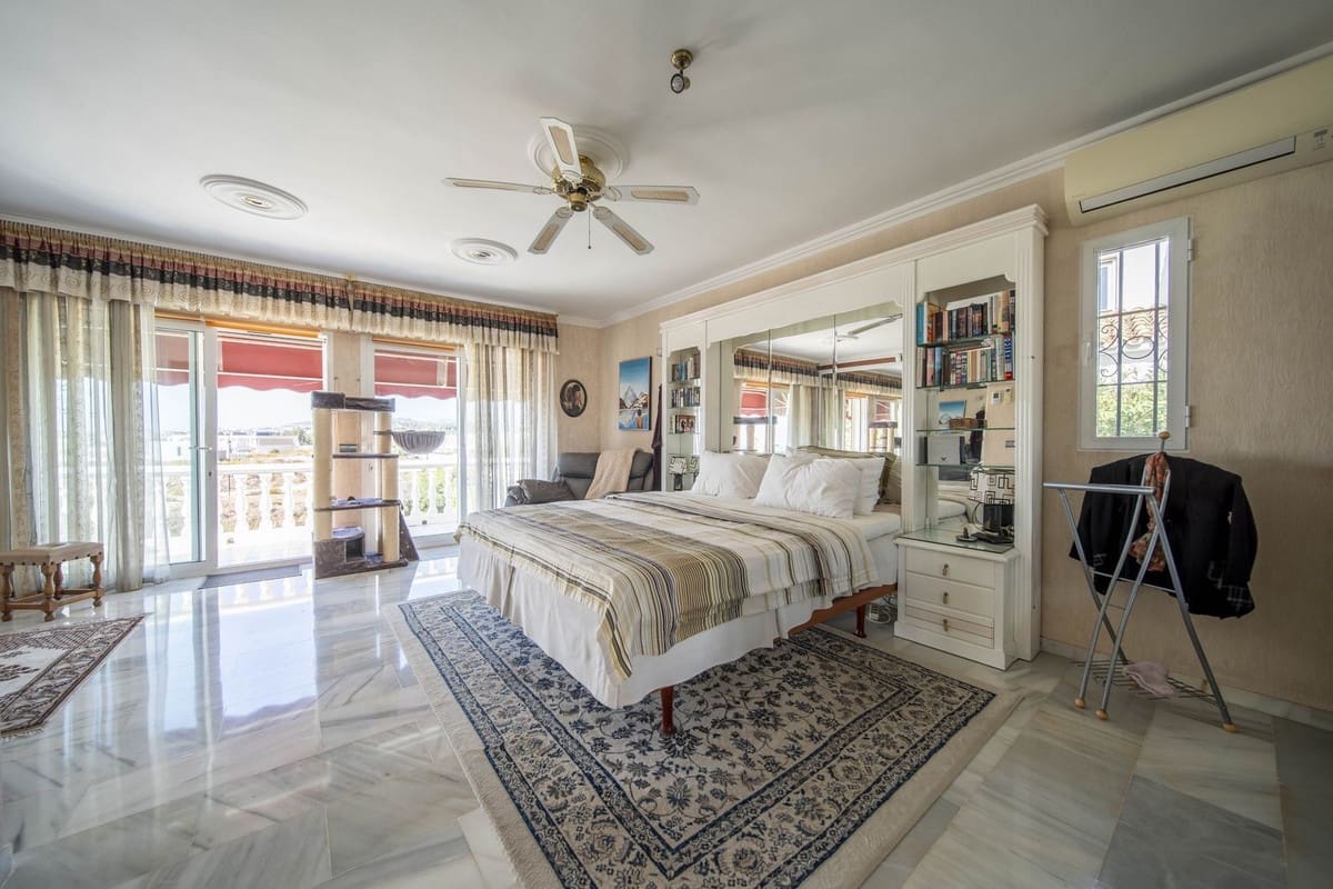 4 sypialnia Willa na sprzedaż w Mijas Costa z basenem garażem - 1 100 000 € (Ref: 9394486)