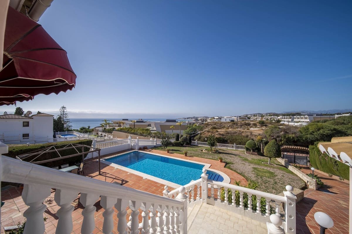 4 sypialnia Willa na sprzedaż w Mijas Costa z basenem garażem - 1 100 000 € (Ref: 9394486)