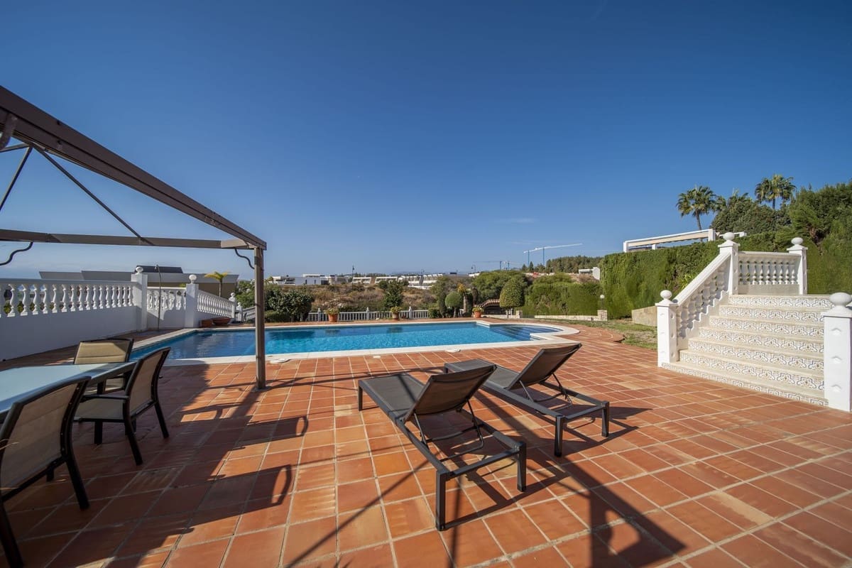 4 sypialnia Willa na sprzedaż w Mijas Costa z basenem garażem - 1 100 000 € (Ref: 9394486)