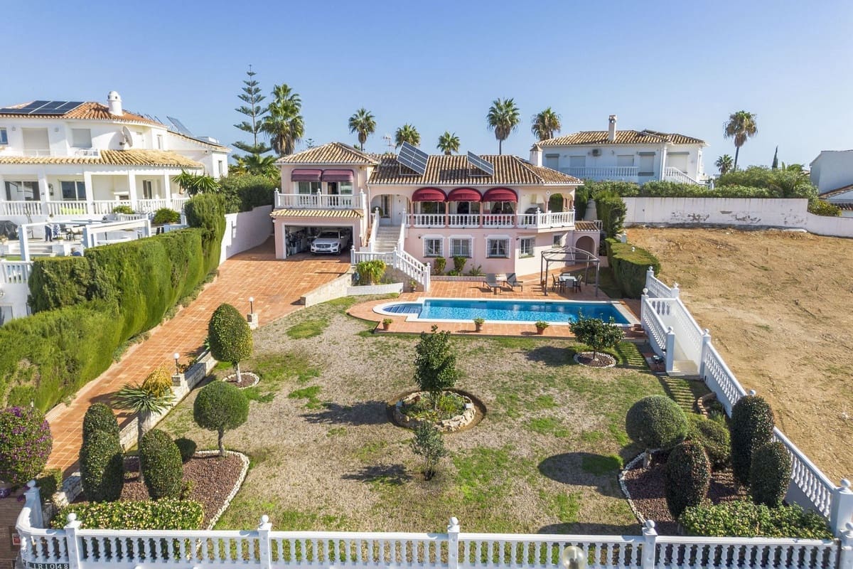 4 sypialnia Willa na sprzedaż w Mijas Costa z basenem garażem - 1 100 000 € (Ref: 9394486)