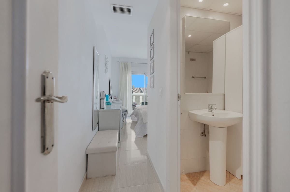 2 chambre Appartement à vendre à La Duquesa / Puerto de la Duquesa avec piscine garage - 260 000 € (Ref: 9400015)