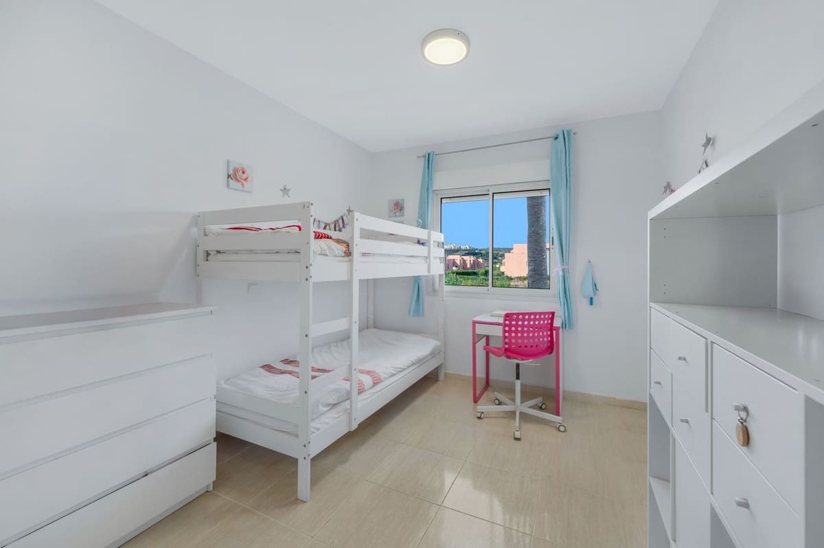 2 chambre Appartement à vendre à La Duquesa / Puerto de la Duquesa avec piscine garage - 260 000 € (Ref: 9400015)