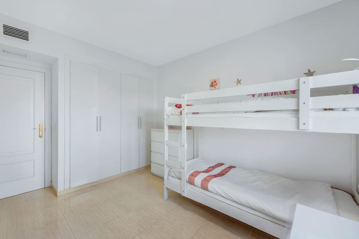 2 chambre Appartement à vendre à La Duquesa / Puerto de la Duquesa avec piscine garage - 260 000 € (Ref: 9400015)