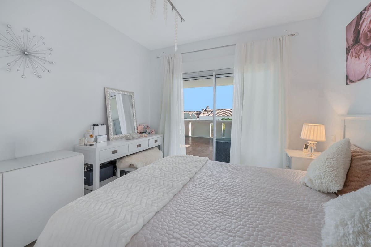 2 chambre Appartement à vendre à La Duquesa / Puerto de la Duquesa avec piscine garage - 260 000 € (Ref: 9400015)