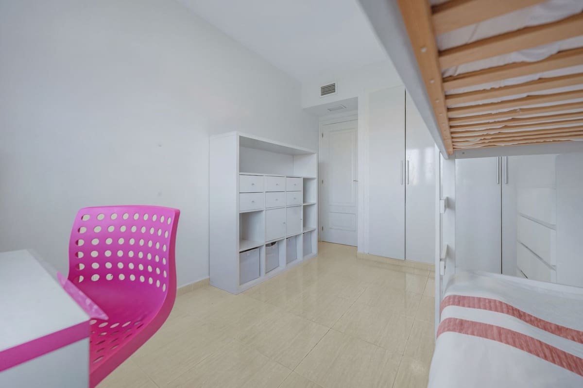 2 chambre Appartement à vendre à La Duquesa / Puerto de la Duquesa avec piscine garage - 260 000 € (Ref: 9400015)
