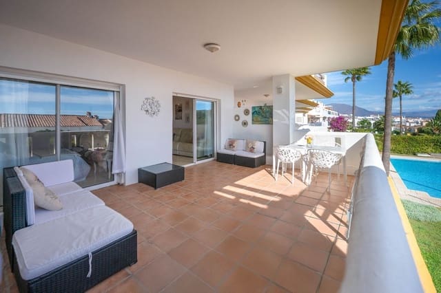 Apartamento de 2 habitaciones en La Duquesa / Puerto de la Duquesa, Manilva en venta con piscina garaje - 260.000 € (Ref: 9400015)