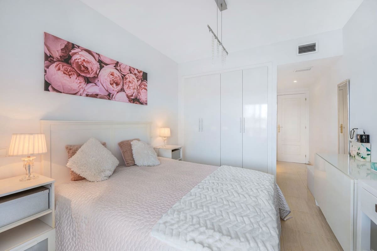 2 chambre Appartement à vendre à La Duquesa / Puerto de la Duquesa avec piscine garage - 260 000 € (Ref: 9400015)