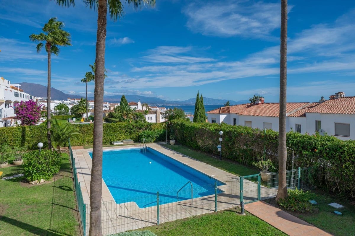 2 chambre Appartement à vendre à La Duquesa / Puerto de la Duquesa avec piscine garage - 260 000 € (Ref: 9400015)