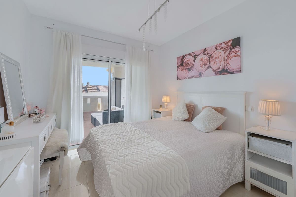 2 chambre Appartement à vendre à La Duquesa / Puerto de la Duquesa avec piscine garage - 260 000 € (Ref: 9400015)