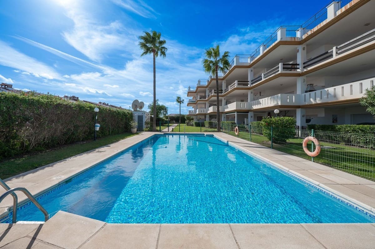 2 chambre Appartement à vendre à La Duquesa / Puerto de la Duquesa avec piscine garage - 260 000 € (Ref: 9400015)