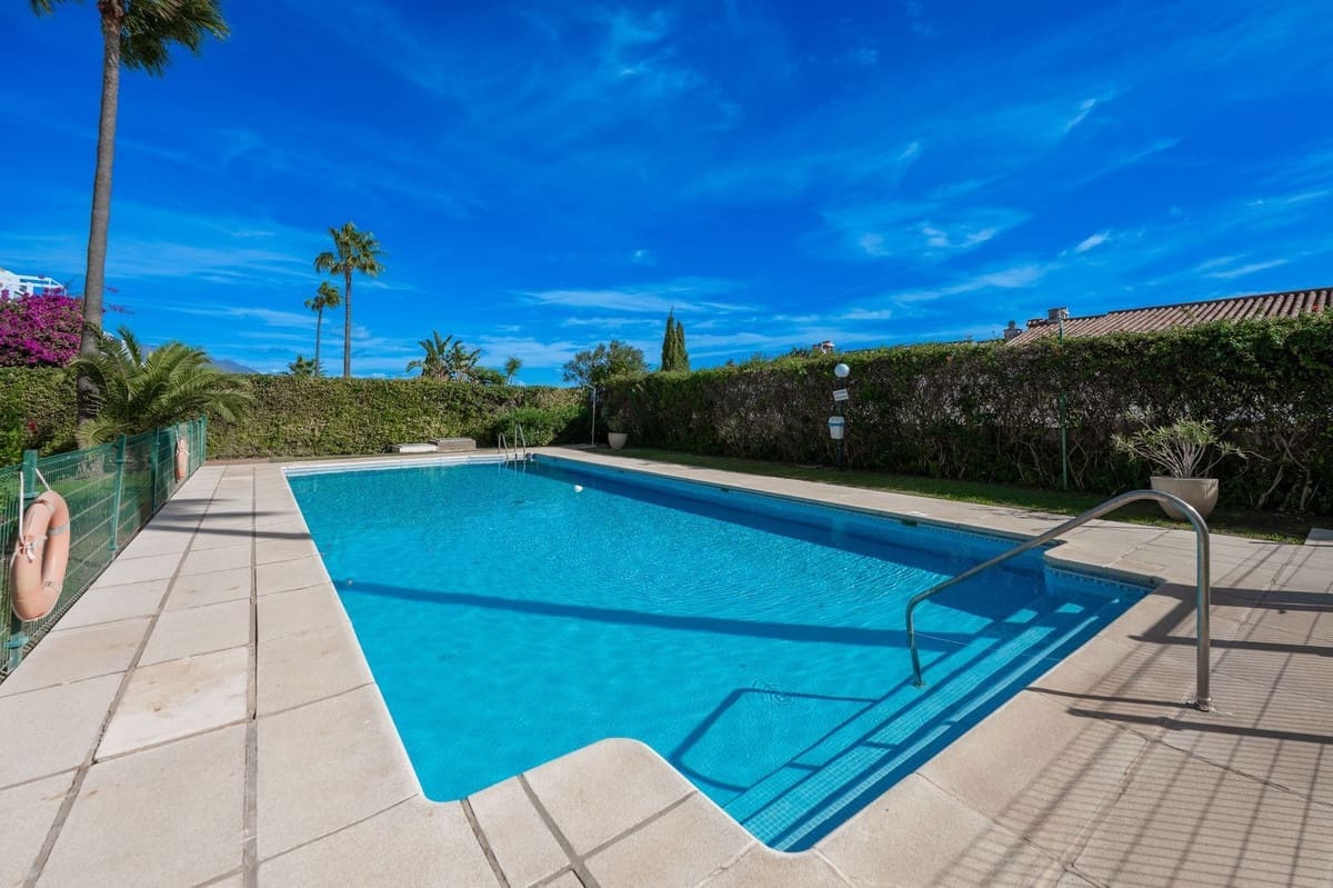 2 chambre Appartement à vendre à La Duquesa / Puerto de la Duquesa avec piscine garage - 260 000 € (Ref: 9400015)