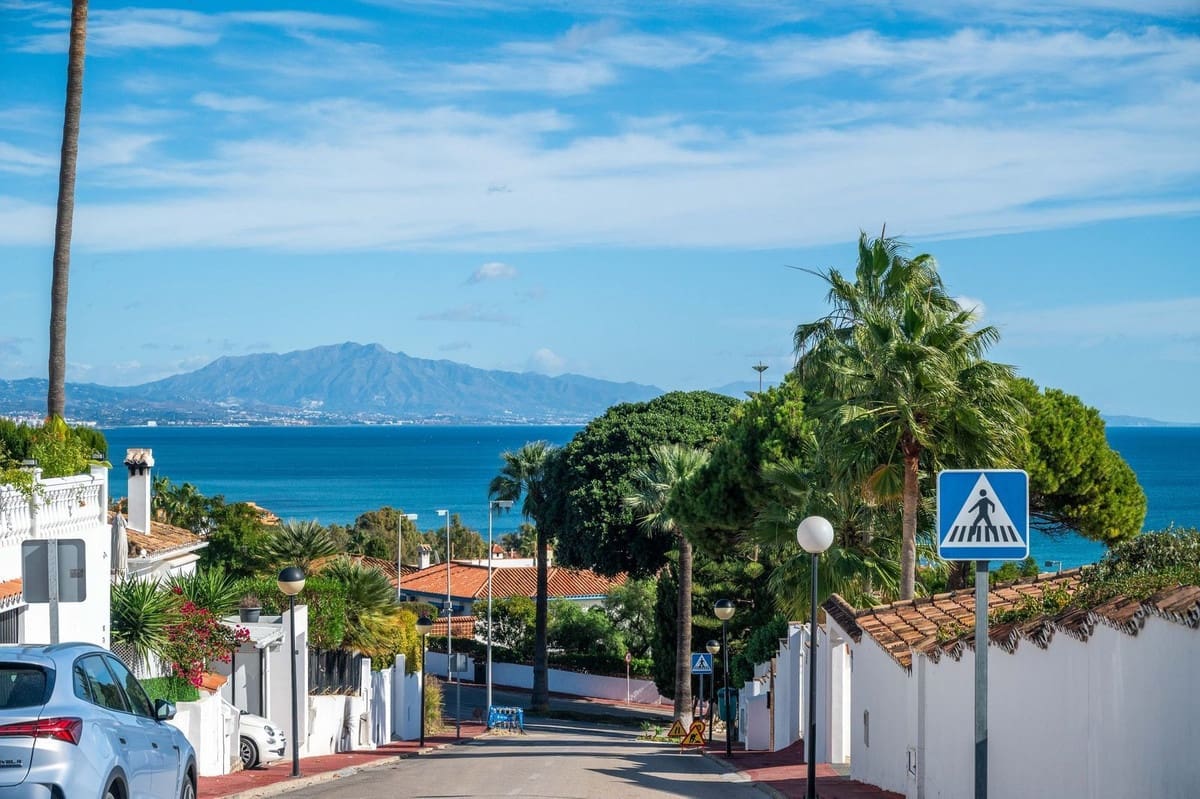 2 chambre Appartement à vendre à La Duquesa / Puerto de la Duquesa avec piscine garage - 260 000 € (Ref: 9400015)