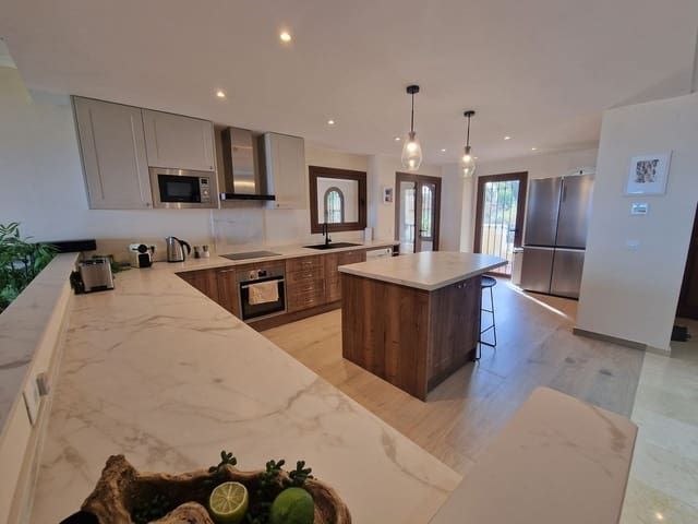 3 chambre Appartement à vendre à La Duquesa / Puerto de la Duquesa, Manilva avec piscine garage - 589 000 € (Ref: 9400016)