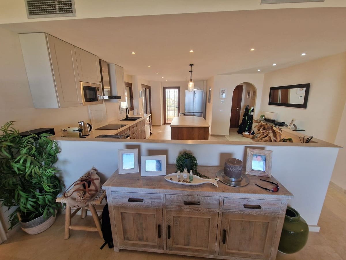 3 sovrum Lägenhet till salu i La Duquesa / Puerto de la Duquesa med pool garage - 589 000 € (Ref: 9400016)