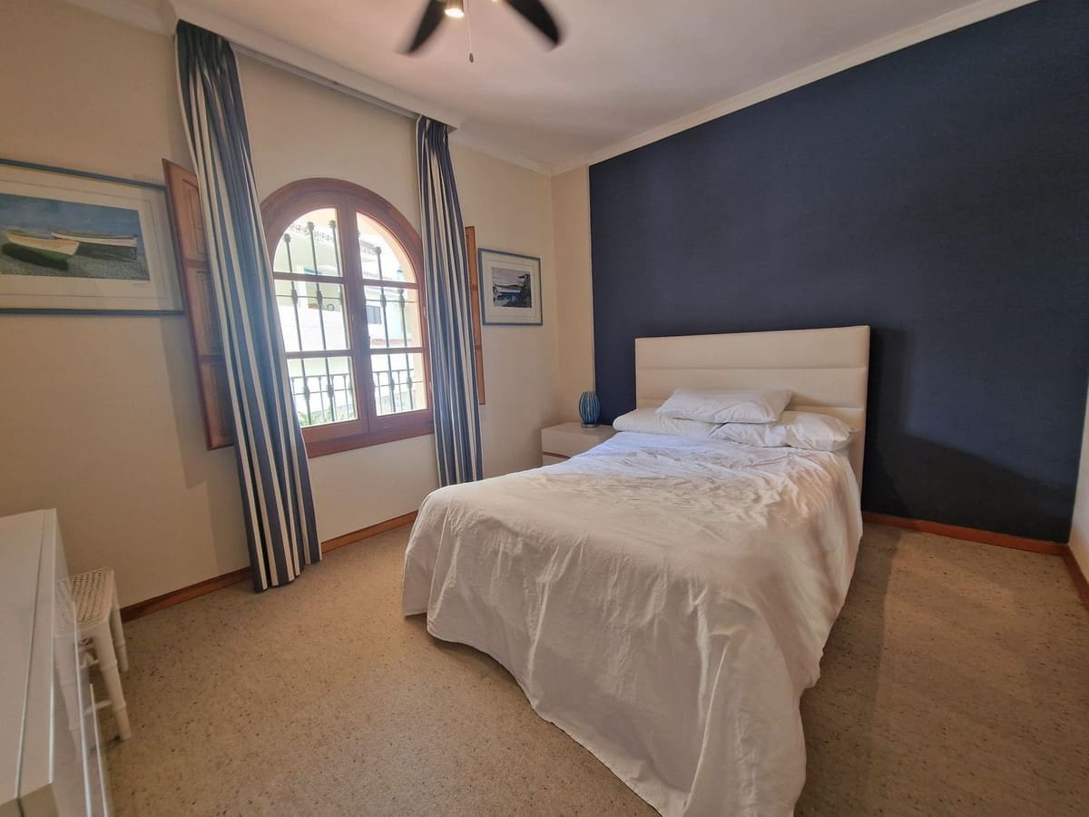 3 sovrum Lägenhet till salu i La Duquesa / Puerto de la Duquesa med pool garage - 589 000 € (Ref: 9400016)