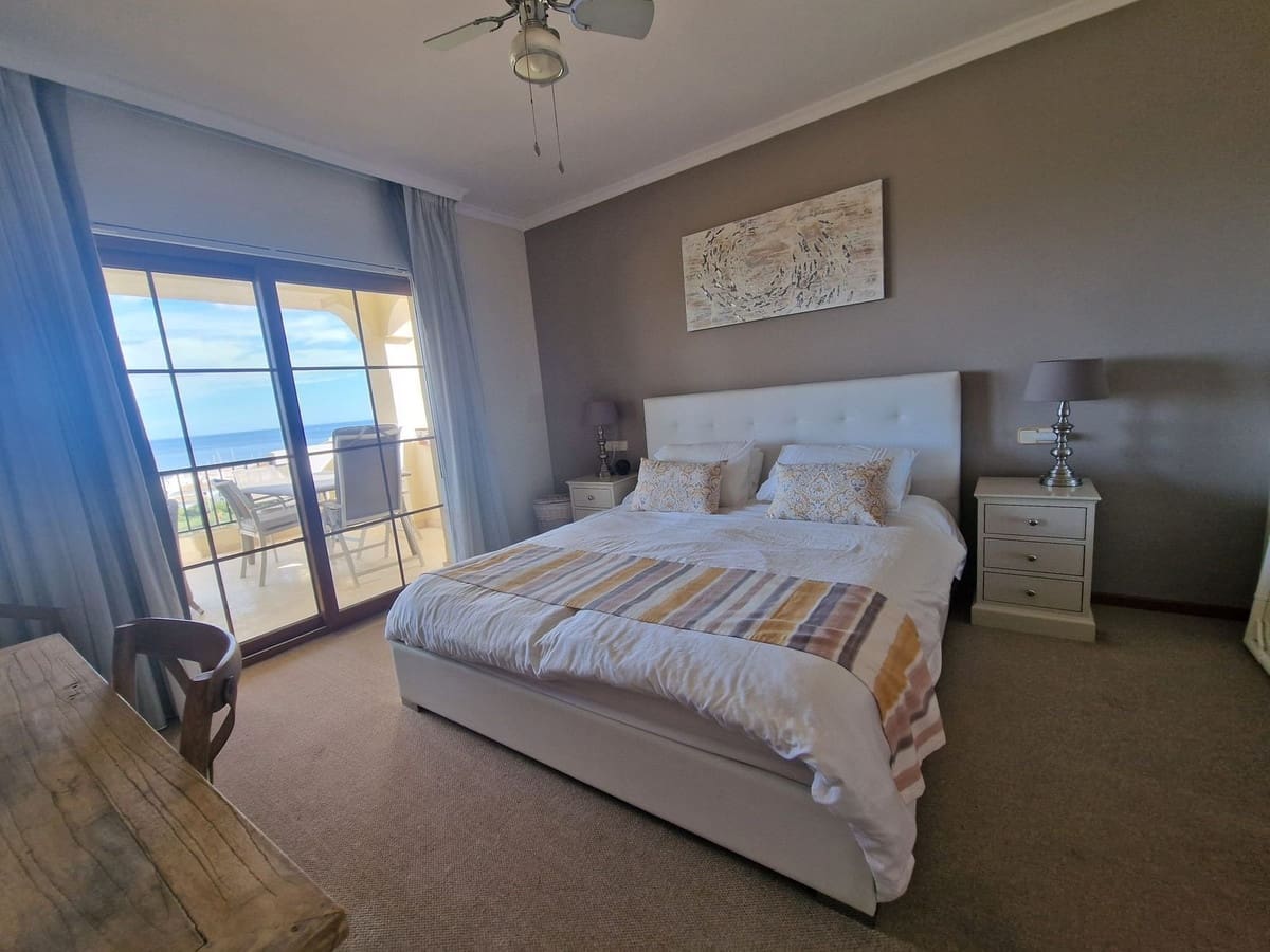 3 sypialnia Apartament na sprzedaż w La Duquesa / Puerto de la Duquesa z basenem garażem - 589 000 € (Ref: 9400016)