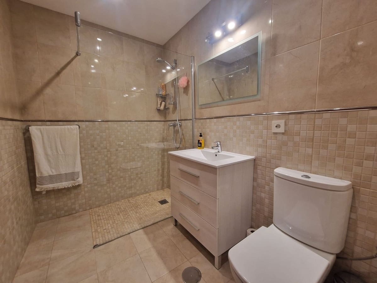 3 sypialnia Apartament na sprzedaż w La Duquesa / Puerto de la Duquesa z basenem garażem - 589 000 € (Ref: 9400016)