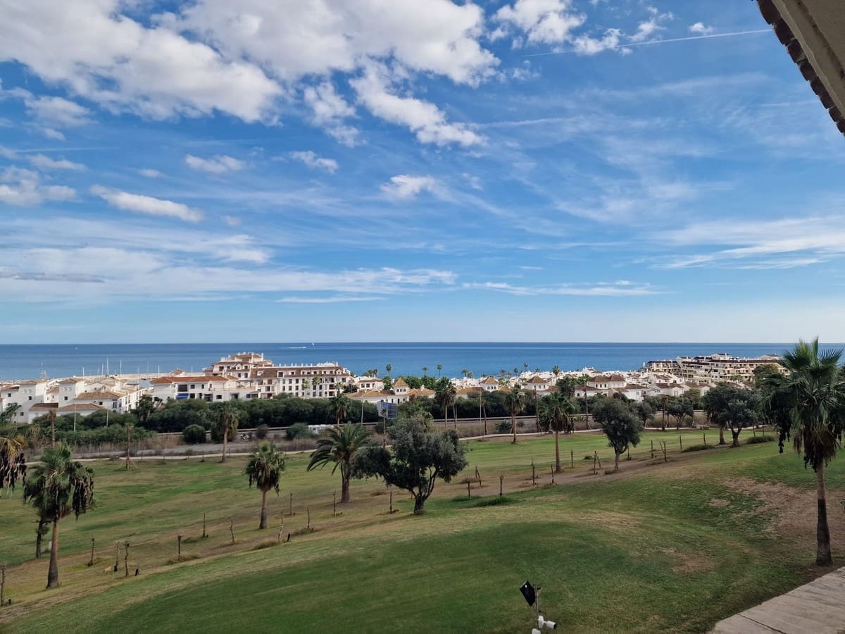 3 sypialnia Apartament na sprzedaż w La Duquesa / Puerto de la Duquesa z basenem garażem - 589 000 € (Ref: 9400016)