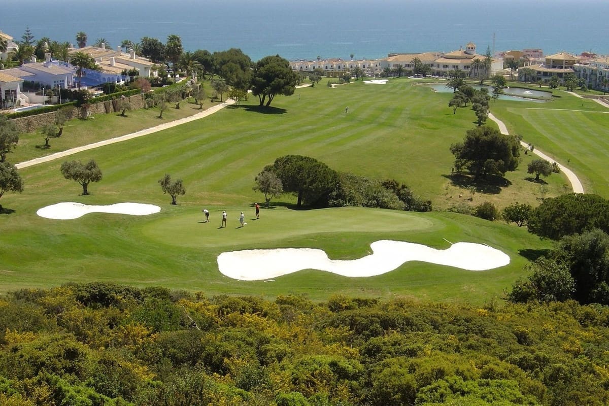 3 sypialnia Apartament na sprzedaż w La Duquesa / Puerto de la Duquesa z basenem garażem - 589 000 € (Ref: 9400016)