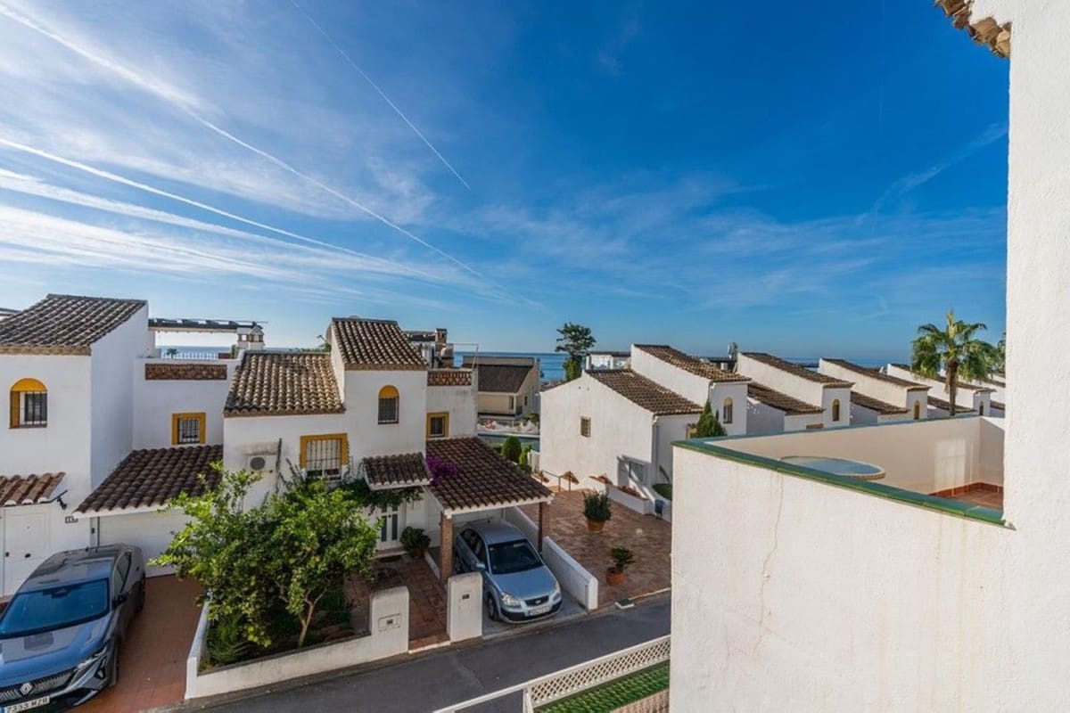 3 sypialnia Dom blizniak na sprzedaż w Costabella z basenem garażem - 710 000 € (Ref: 9400017)