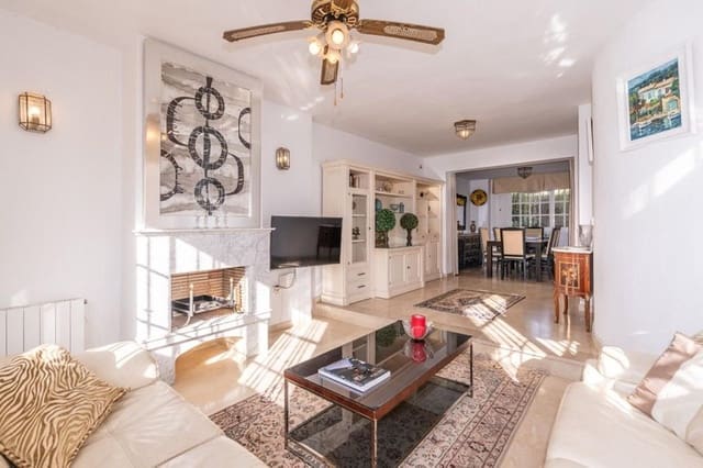 3 makuuhuone Paritalo myytävänä paikassa Costabella, Marbella mukana uima-altaan 
autotalli - 710 000 € (Ref: 9400017)