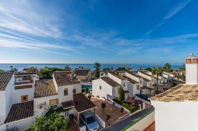 3 bedroom Semi-detached Villa for sale in Costabella, Marbella with pool garage - € 710,000 (Ref: 9400017)