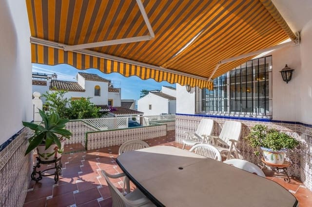 3 bedroom Semi-detached Villa for sale in Costabella, Marbella with pool garage - € 710,000 (Ref: 9400017)