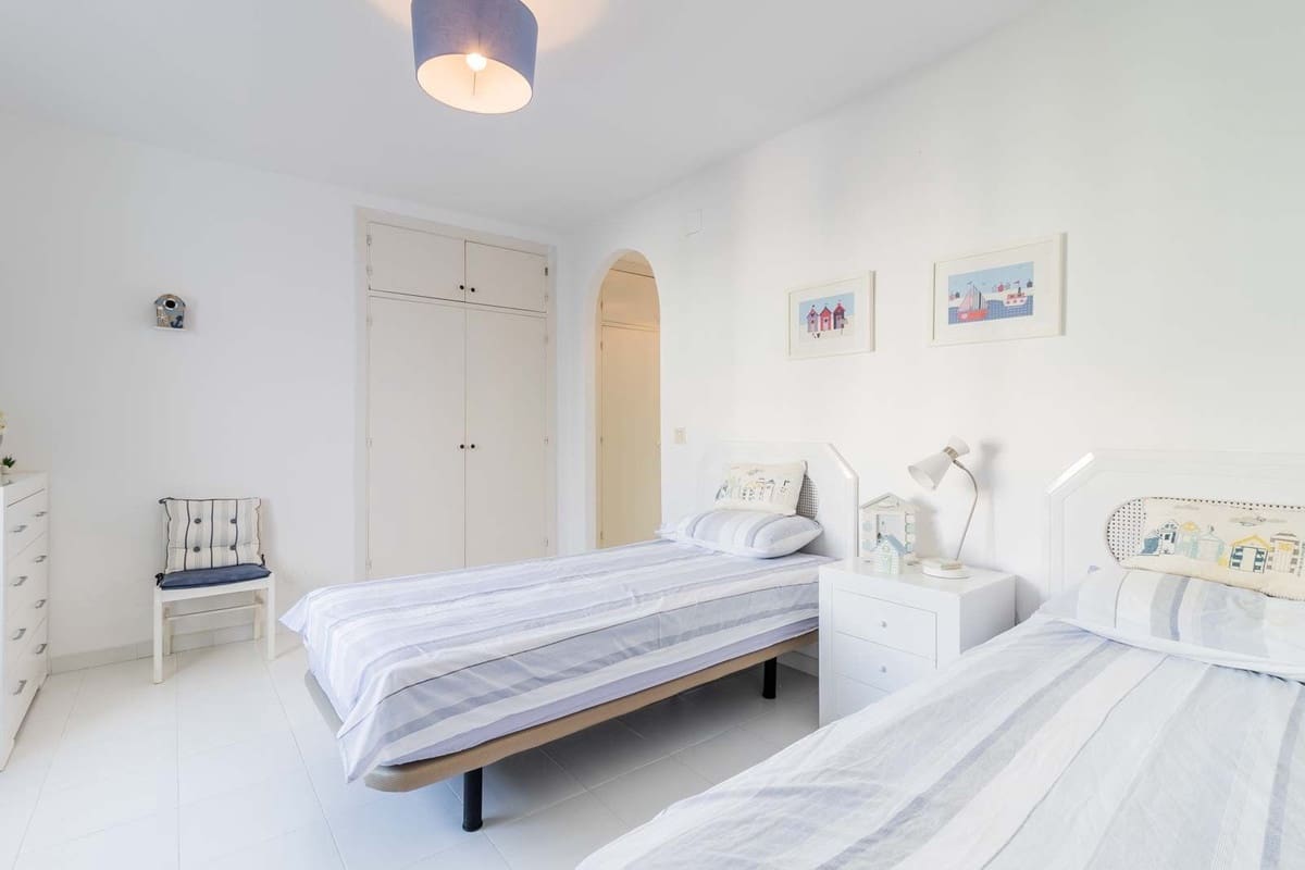 2 slaapkamer Huis te koop in La Duquesa / Puerto de la Duquesa met zwembad - € 545.000 (Ref: 9406982)