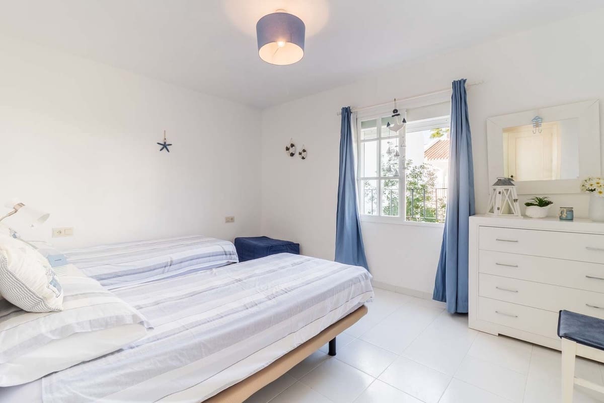 2 slaapkamer Huis te koop in La Duquesa / Puerto de la Duquesa met zwembad - € 545.000 (Ref: 9406982)