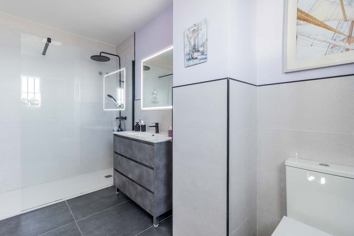 2 slaapkamer Huis te koop in La Duquesa / Puerto de la Duquesa met zwembad - € 545.000 (Ref: 9406982)