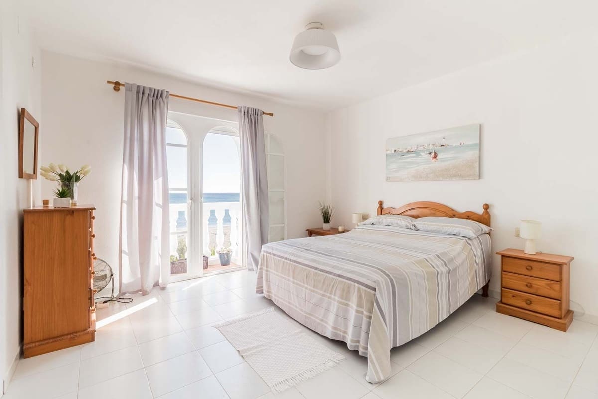 2 slaapkamer Huis te koop in La Duquesa / Puerto de la Duquesa met zwembad - € 545.000 (Ref: 9406982)