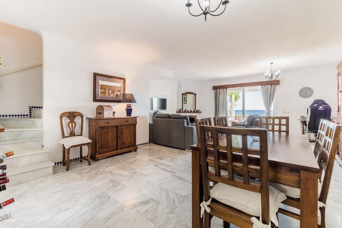 2 slaapkamer Huis te koop in La Duquesa / Puerto de la Duquesa met zwembad - € 545.000 (Ref: 9406982)