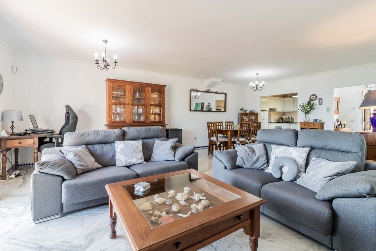 2 slaapkamer Huis te koop in La Duquesa / Puerto de la Duquesa met zwembad - € 545.000 (Ref: 9406982)