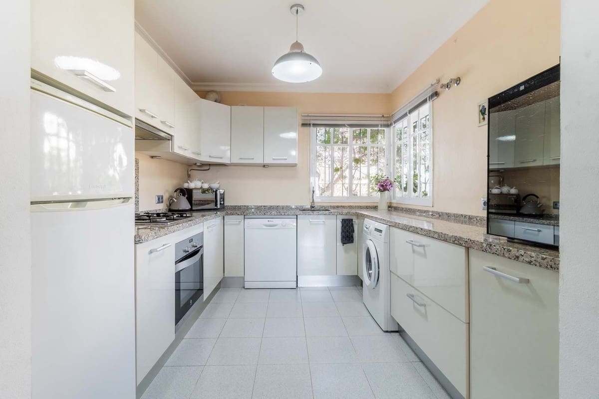 2 slaapkamer Huis te koop in La Duquesa / Puerto de la Duquesa met zwembad - € 545.000 (Ref: 9406982)