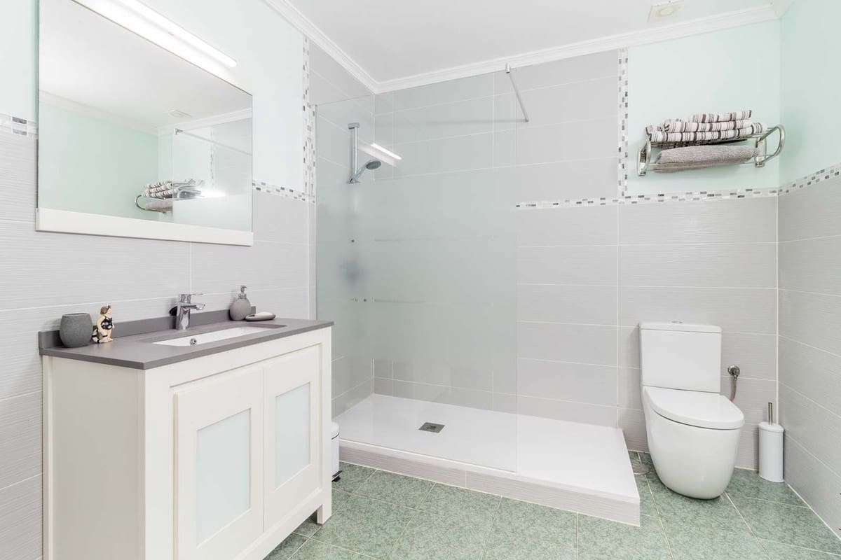 2 slaapkamer Huis te koop in La Duquesa / Puerto de la Duquesa met zwembad - € 545.000 (Ref: 9406982)