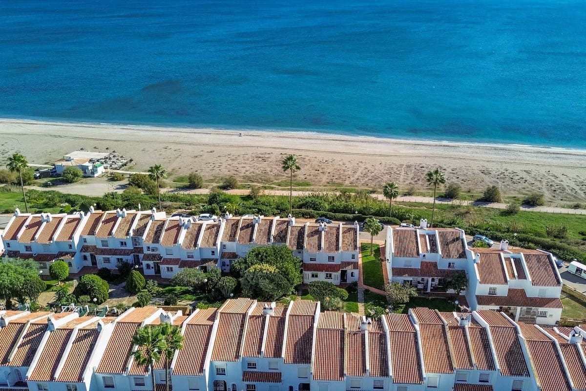 2 slaapkamer Huis te koop in La Duquesa / Puerto de la Duquesa met zwembad - € 545.000 (Ref: 9406982)