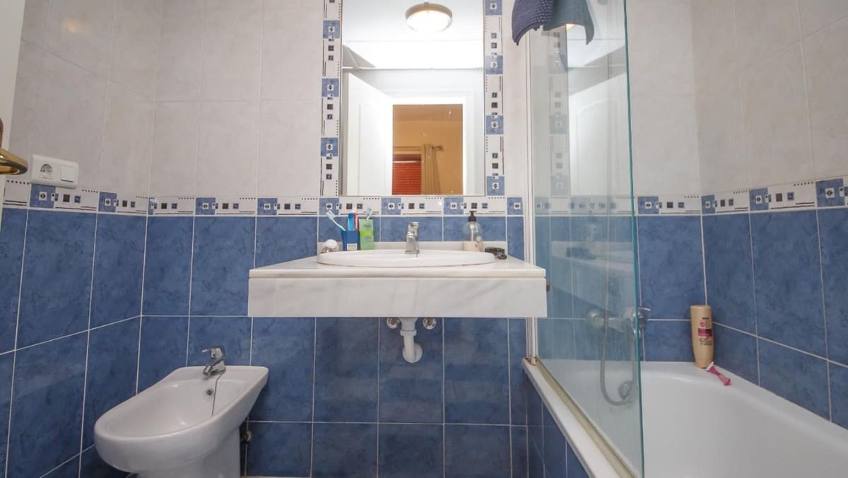 2 sypialnia Apartament na sprzedaż w La Duquesa / Puerto de la Duquesa z basenem garażem - 229 500 € (Ref: 9417877)