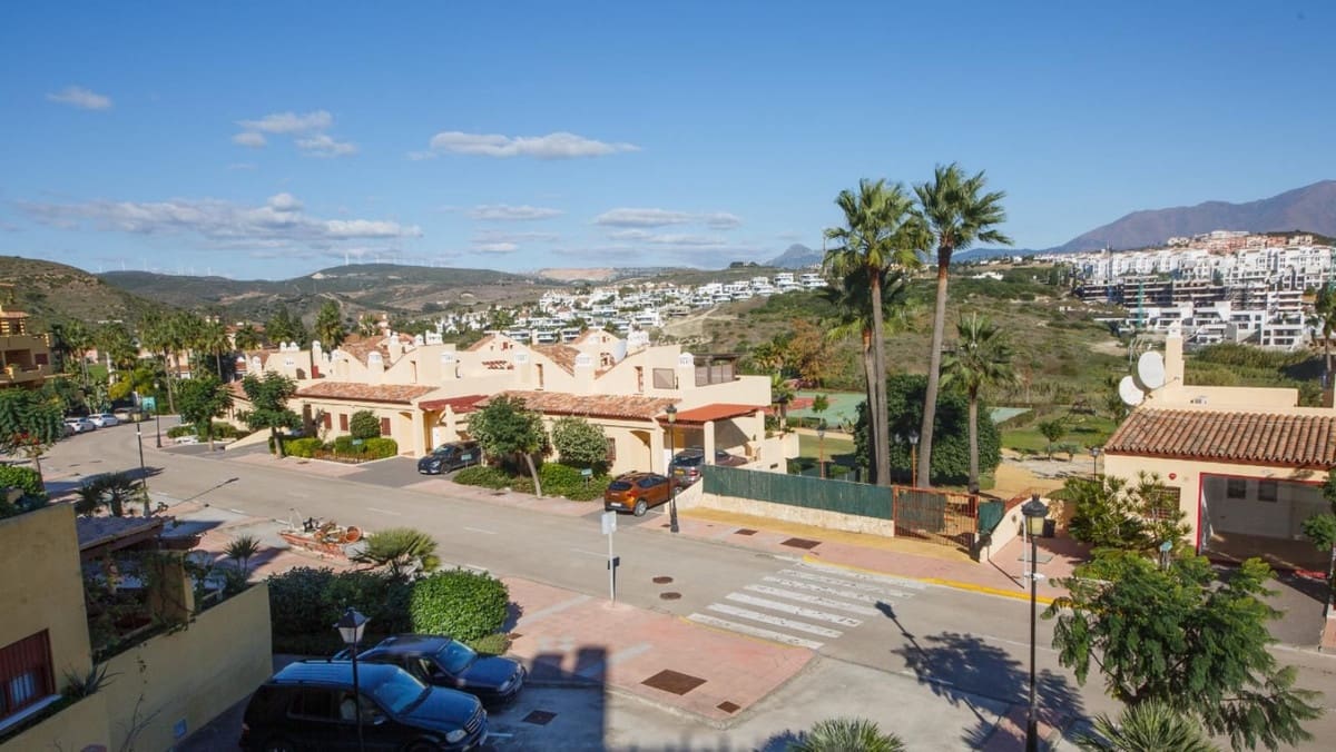 2 sypialnia Apartament na sprzedaż w La Duquesa / Puerto de la Duquesa z basenem garażem - 229 500 € (Ref: 9417877)