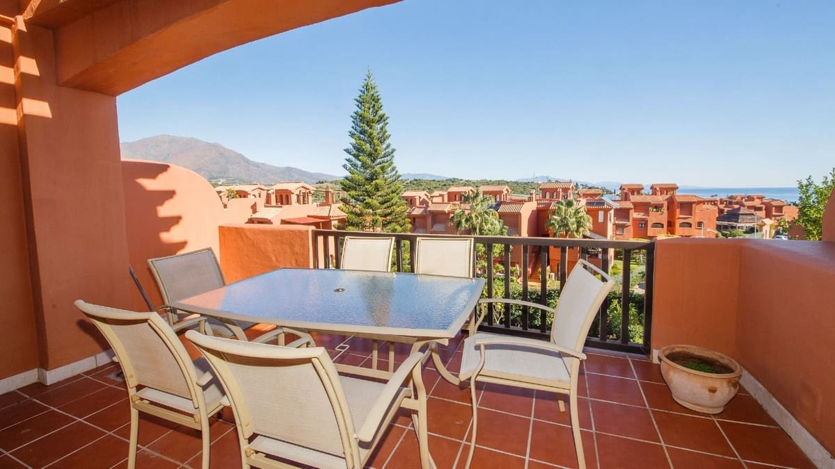 3 sypialnia Apartament na sprzedaż w Estepona z basenem garażem - 335 000 € (Ref: 9417878)