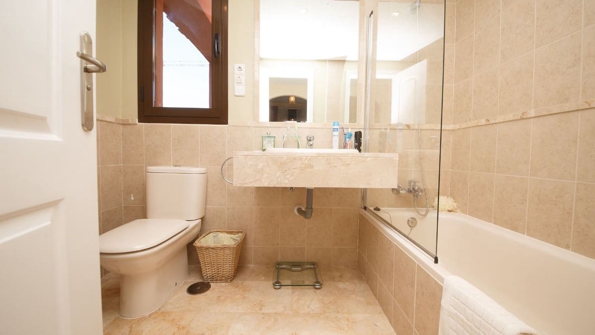 3 sypialnia Apartament na sprzedaż w Estepona z basenem garażem - 335 000 € (Ref: 9417878)