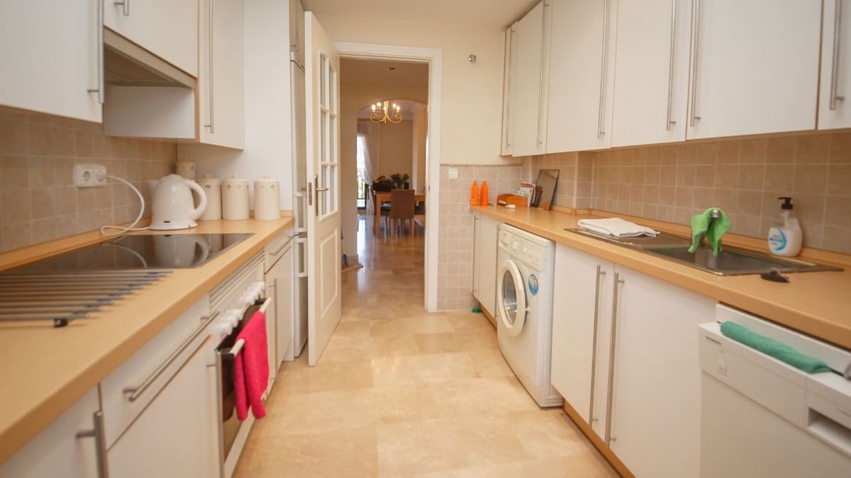 3 sypialnia Apartament na sprzedaż w Estepona z basenem garażem - 335 000 € (Ref: 9417878)