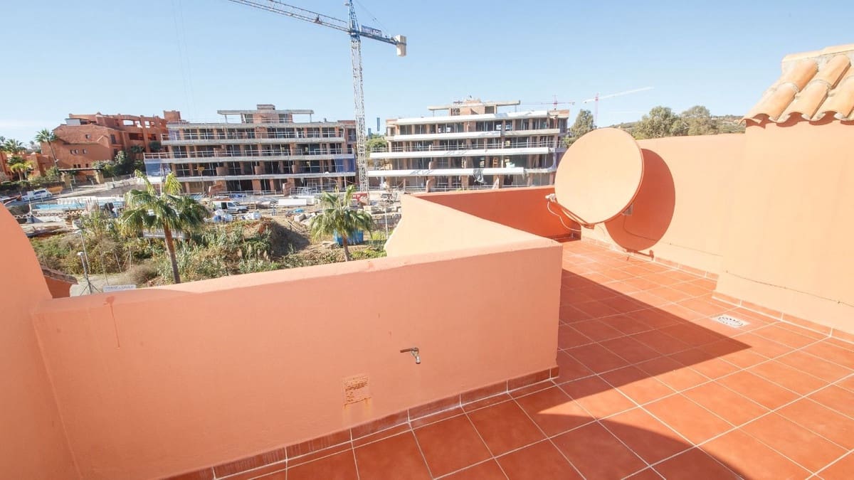 3 sypialnia Apartament na sprzedaż w Estepona z basenem garażem - 335 000 € (Ref: 9417878)